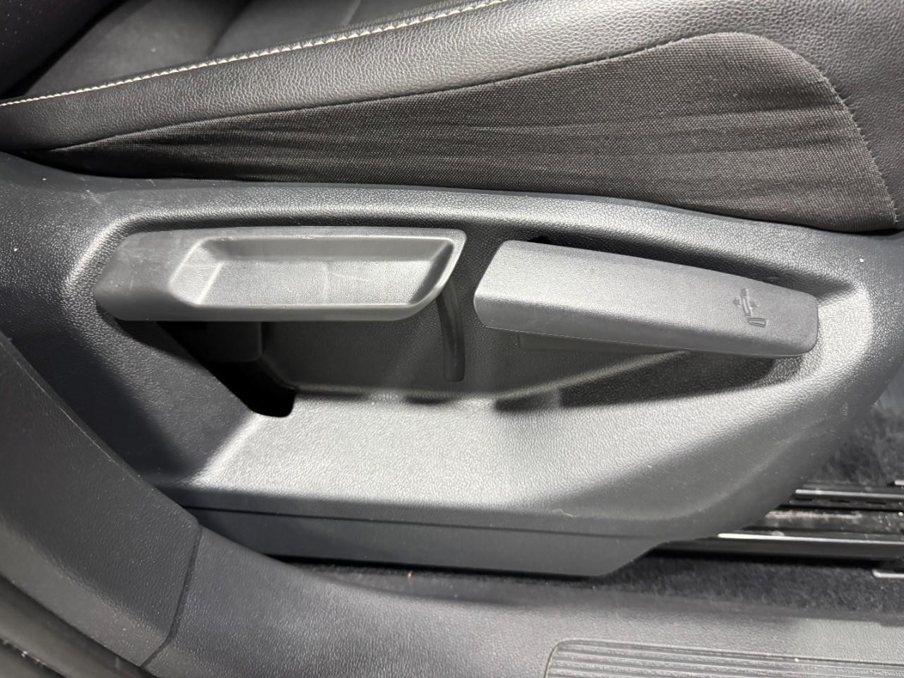 Volkswagen Tiguan Vehicle Full-screen Gallery Image 20