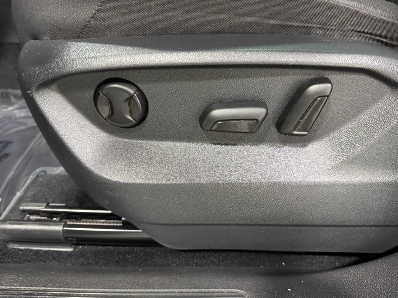 Volkswagen Tiguan Vehicle Full-screen Gallery Image 29