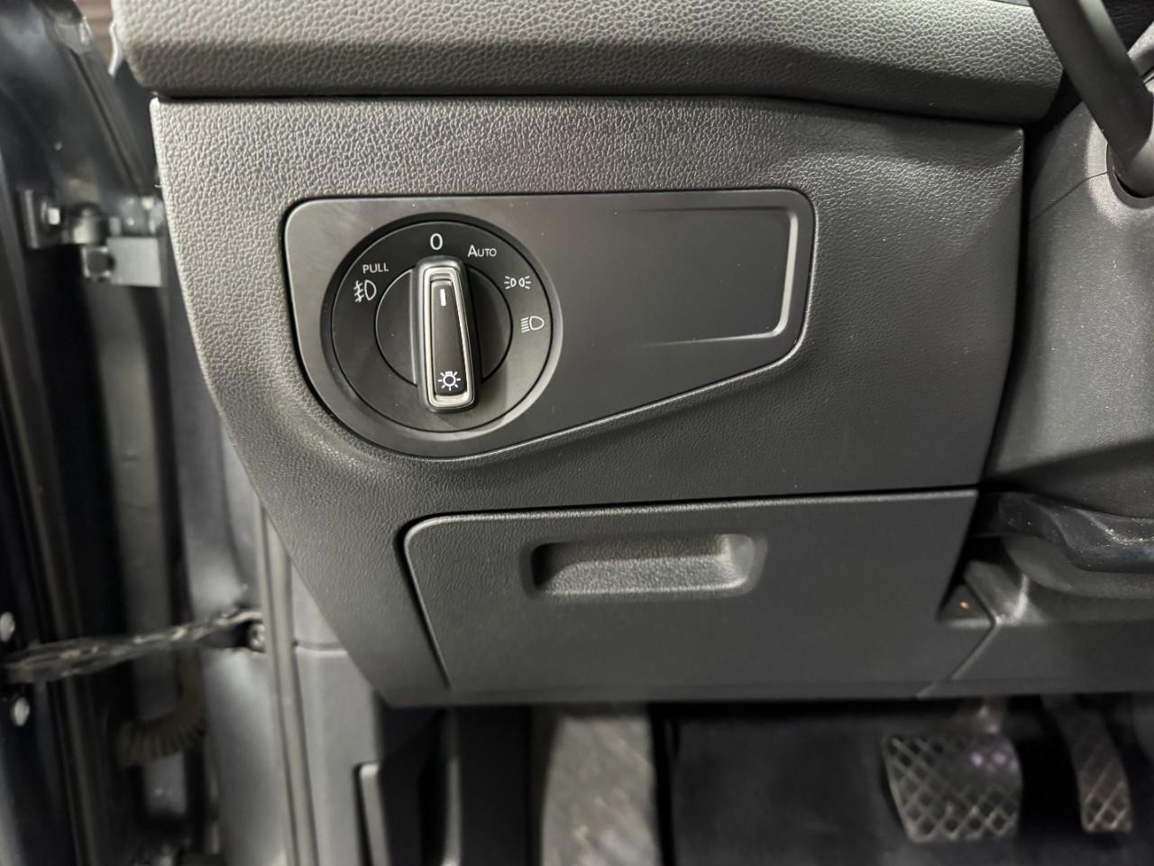 Volkswagen Tiguan Vehicle Full-screen Gallery Image 30