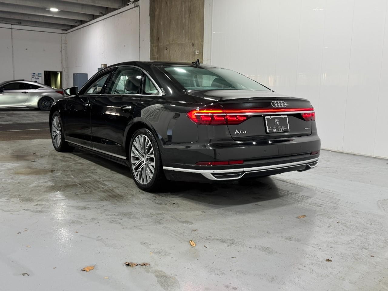 Audi A8 L Vehicle Full-screen Gallery Image 3