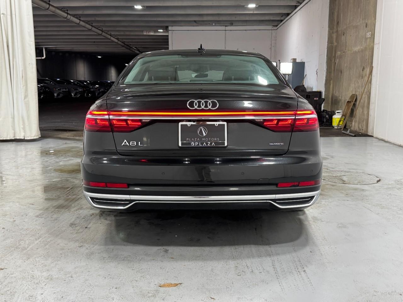 Audi A8 L Vehicle Full-screen Gallery Image 9