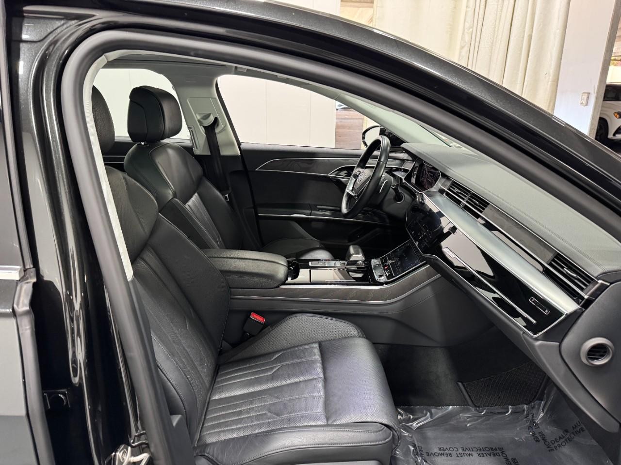 Audi A8 L Vehicle Full-screen Gallery Image 18