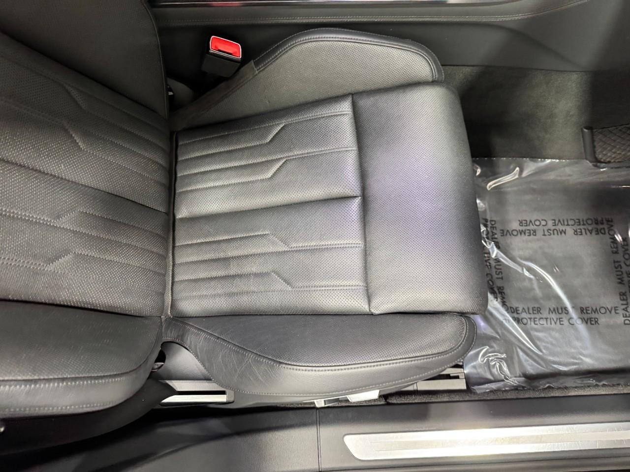 Audi A8 L Vehicle Full-screen Gallery Image 19