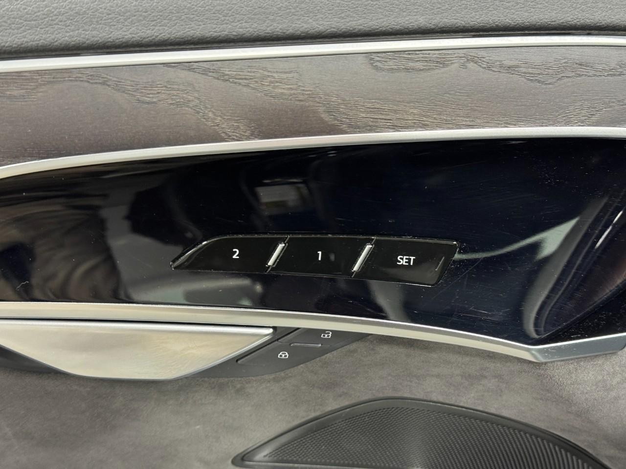 Audi A8 L Vehicle Full-screen Gallery Image 24