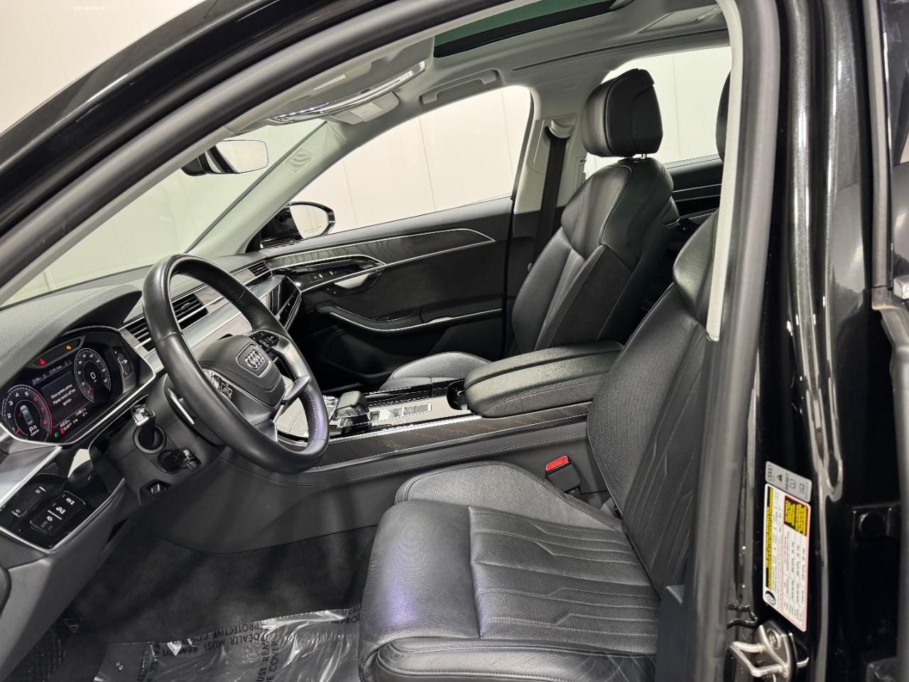 Audi A8 L Vehicle Full-screen Gallery Image 29