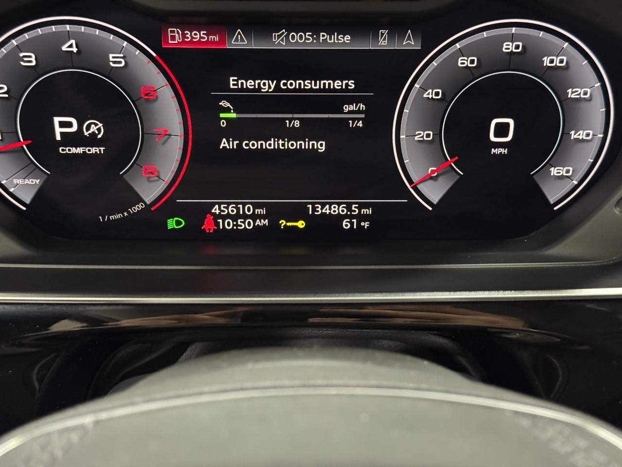 Audi A8 L Vehicle Full-screen Gallery Image 36