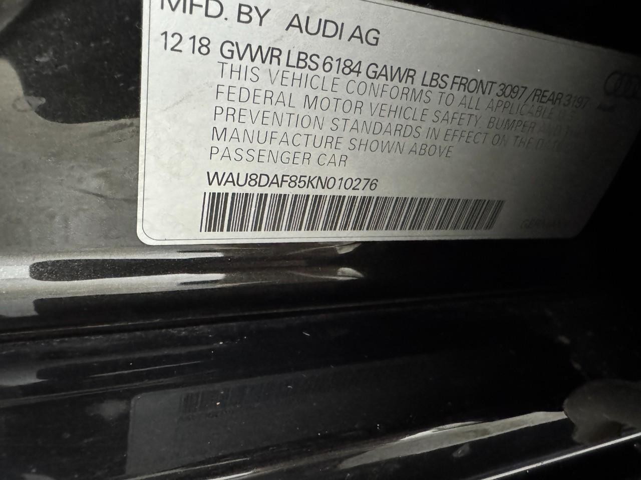 Audi A8 L Vehicle Full-screen Gallery Image 38