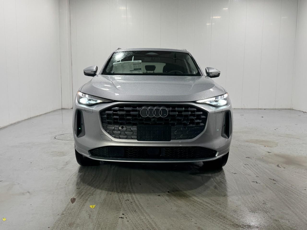 Audi Q5 Vehicle Full-screen Gallery Image 7