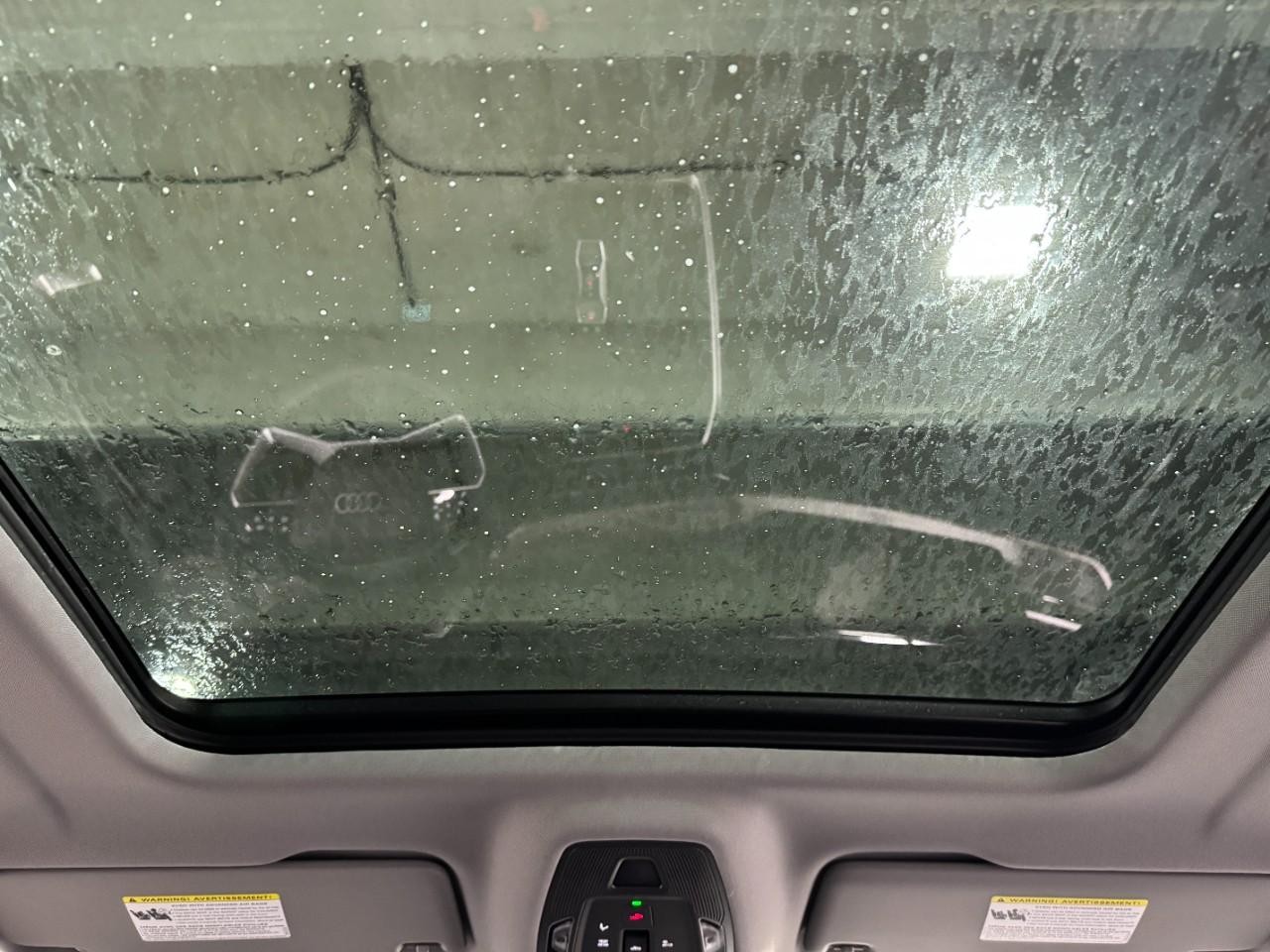 Audi Q5 Vehicle Full-screen Gallery Image 12