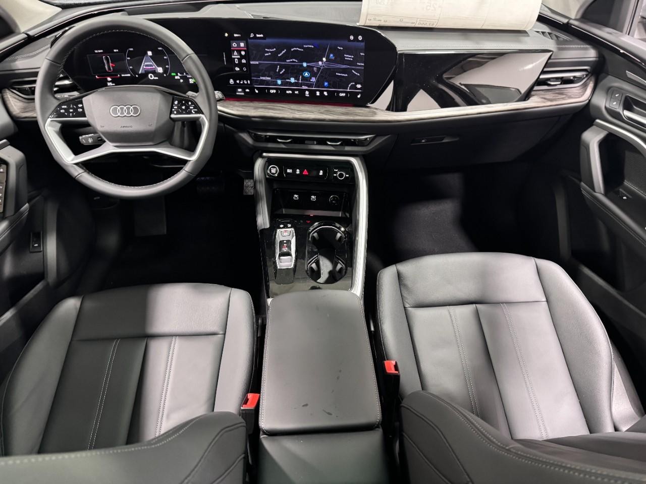 Audi Q5 Vehicle Full-screen Gallery Image 13