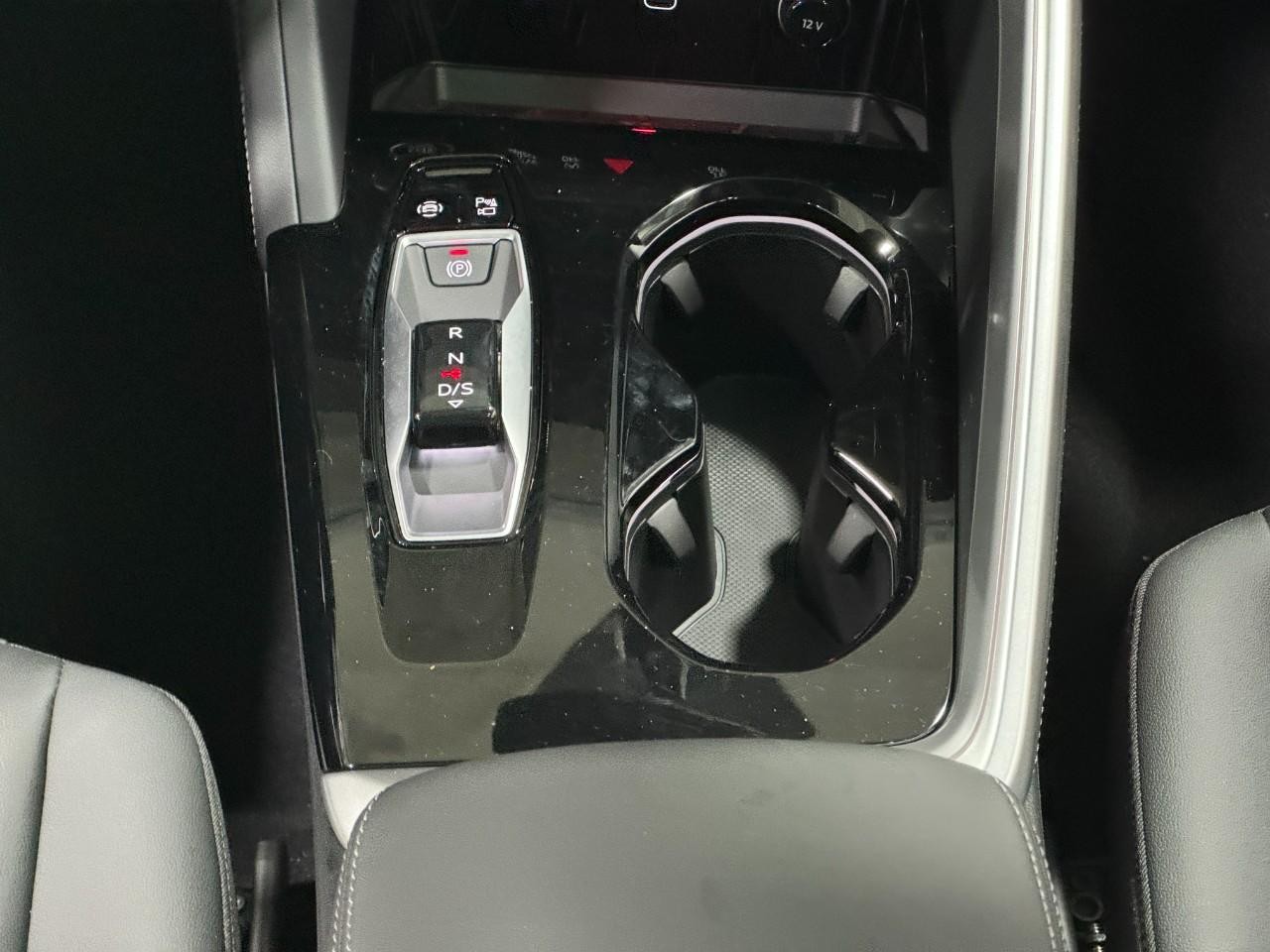 Audi Q5 Vehicle Full-screen Gallery Image 16