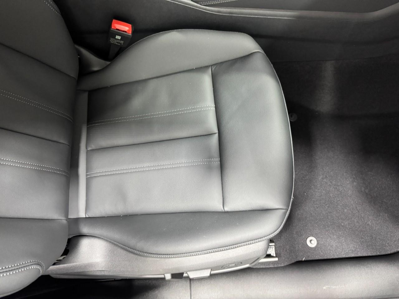 Audi Q5 Vehicle Full-screen Gallery Image 19