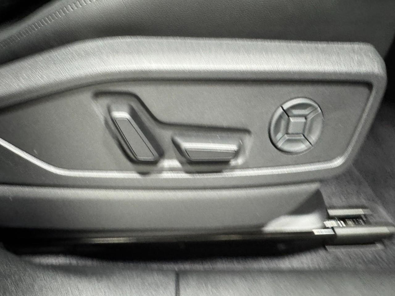 Audi Q5 Vehicle Full-screen Gallery Image 20