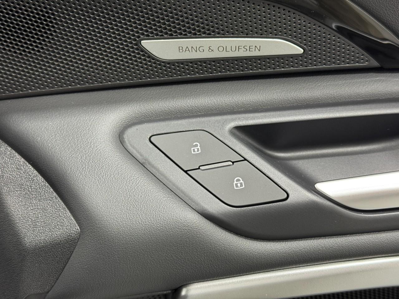 Audi Q5 Vehicle Full-screen Gallery Image 21