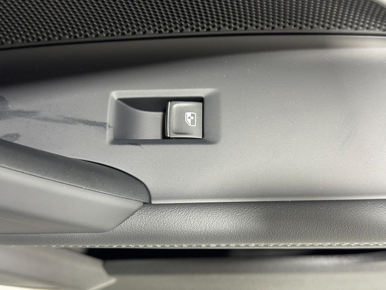 Audi Q5 Vehicle Full-screen Gallery Image 22