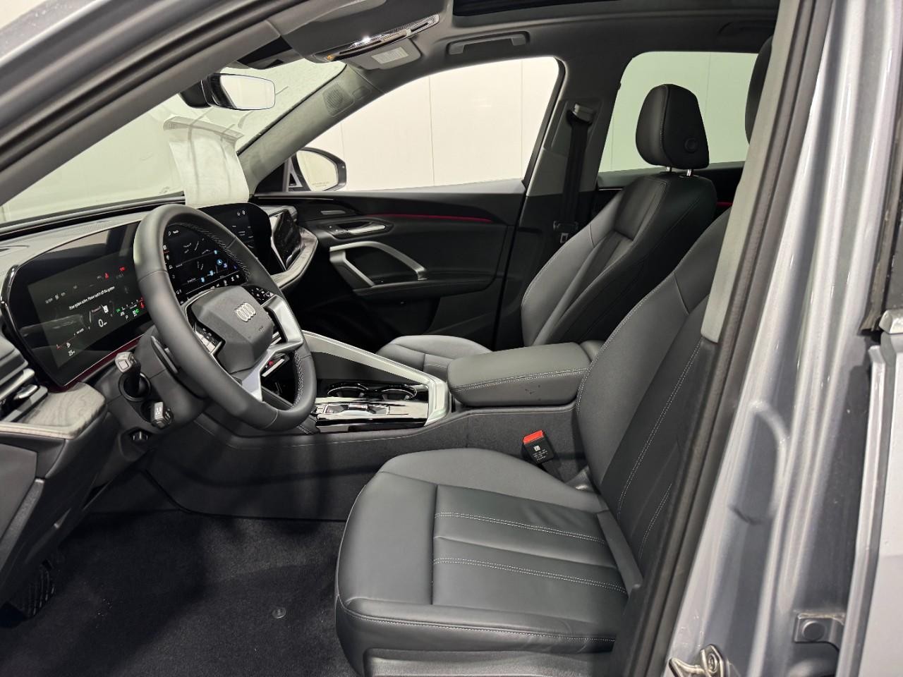 Audi Q5 Vehicle Full-screen Gallery Image 25