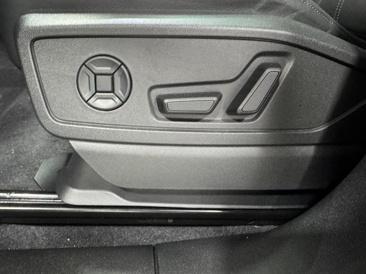 Audi Q5 Vehicle Full-screen Gallery Image 27