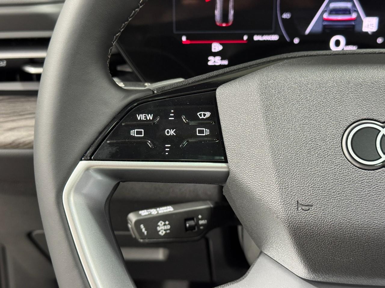 Audi Q5 Vehicle Full-screen Gallery Image 29