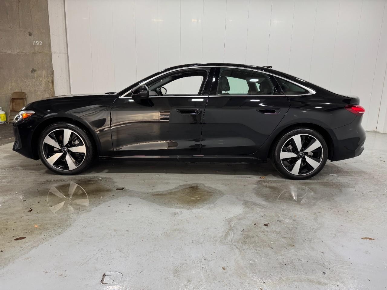 Audi A5 Vehicle Full-screen Gallery Image 2