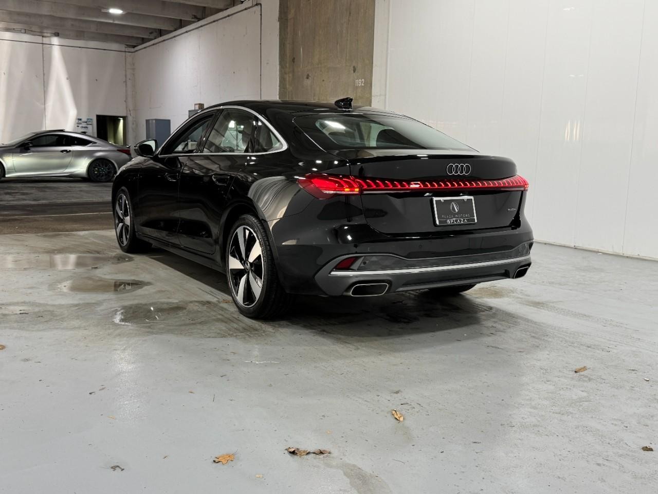 Audi A5 Vehicle Full-screen Gallery Image 3