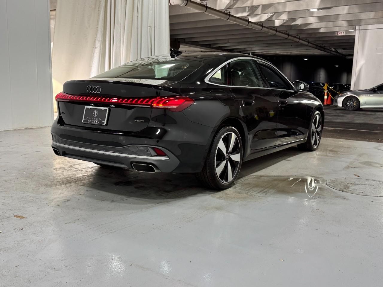 Audi A5 Vehicle Full-screen Gallery Image 4