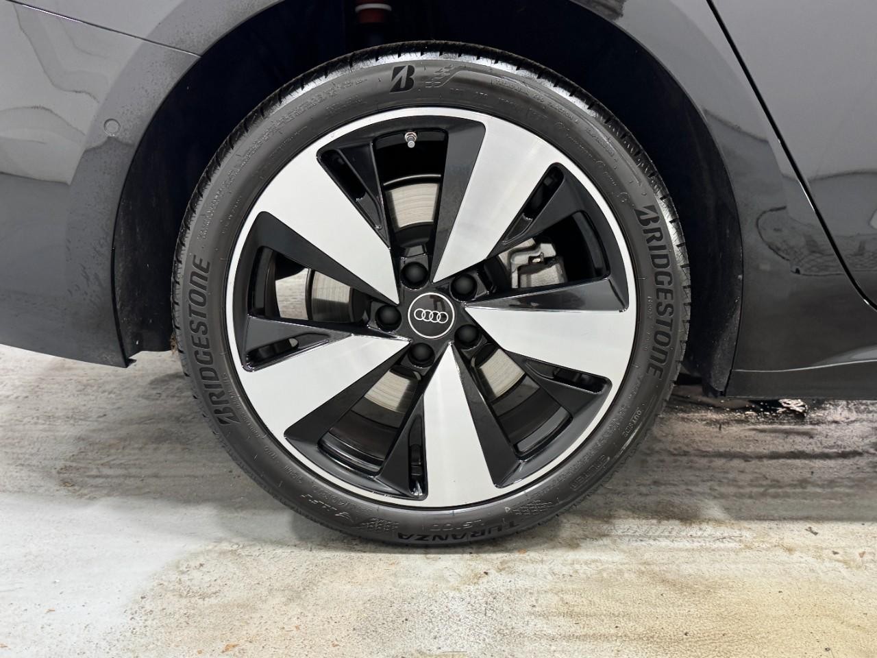 Audi A5 Vehicle Full-screen Gallery Image 5