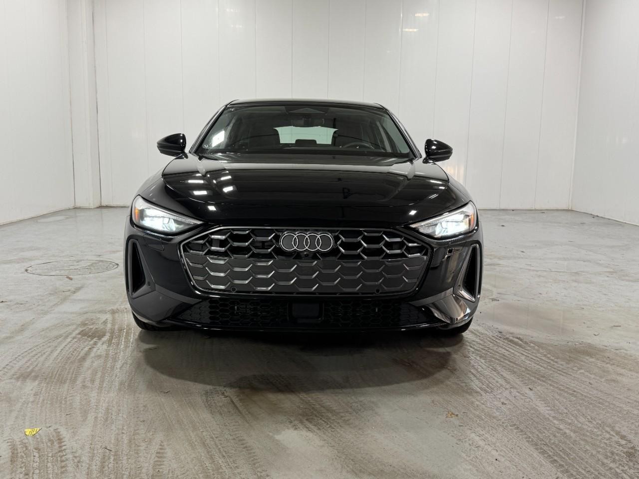 Audi A5 Vehicle Full-screen Gallery Image 7