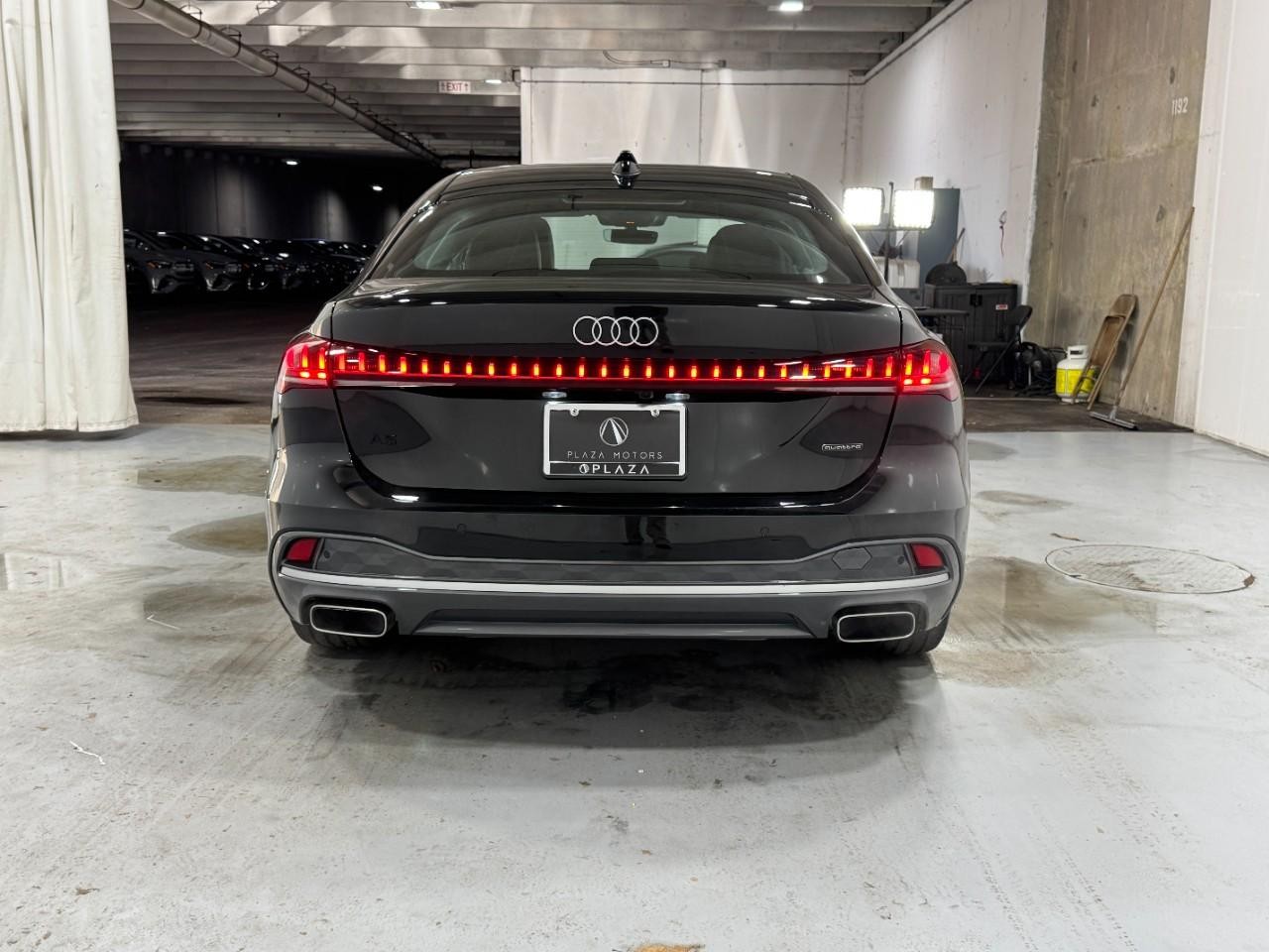 Audi A5 Vehicle Full-screen Gallery Image 9