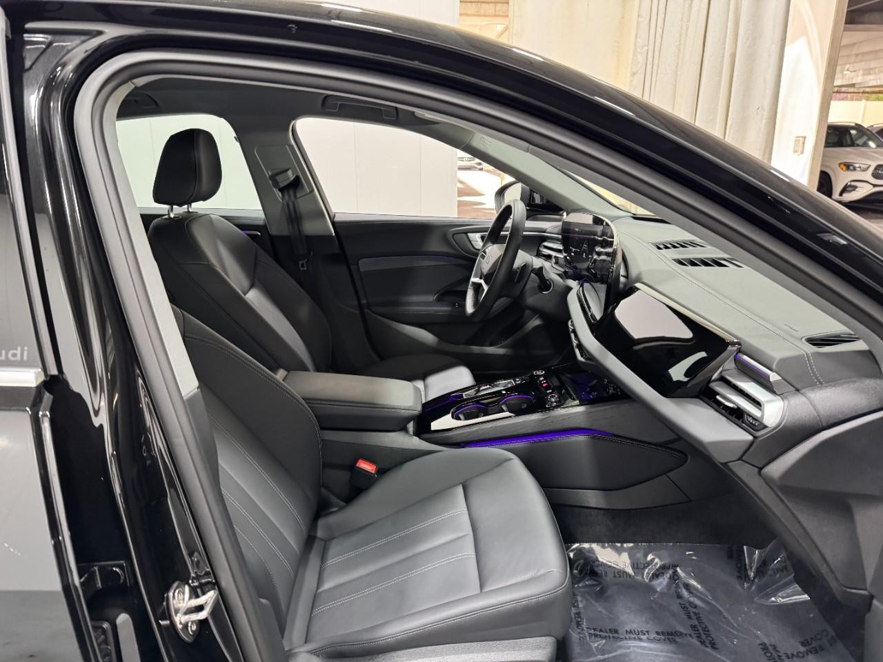 Audi A5 Vehicle Full-screen Gallery Image 17