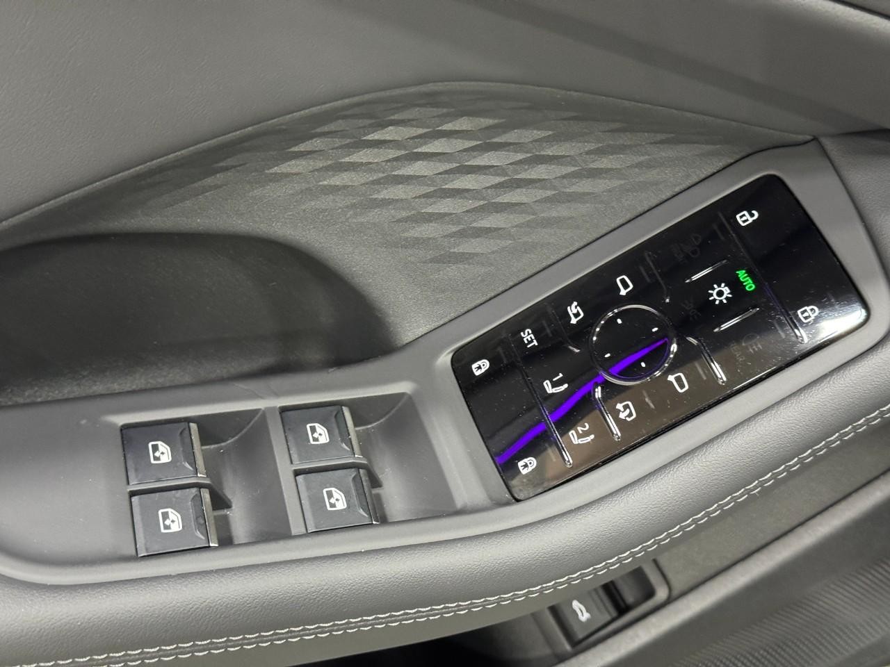 Audi A5 Vehicle Full-screen Gallery Image 22