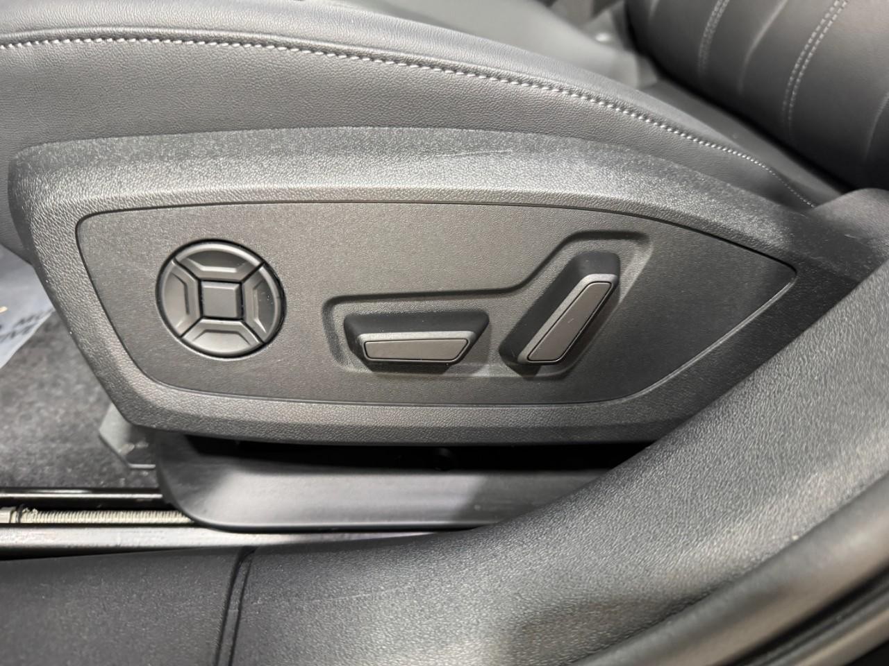 Audi A5 Vehicle Full-screen Gallery Image 26