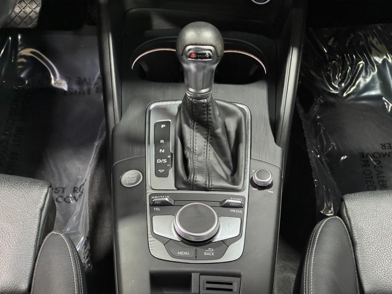 Audi A3 Sedan Vehicle Full-screen Gallery Image 16