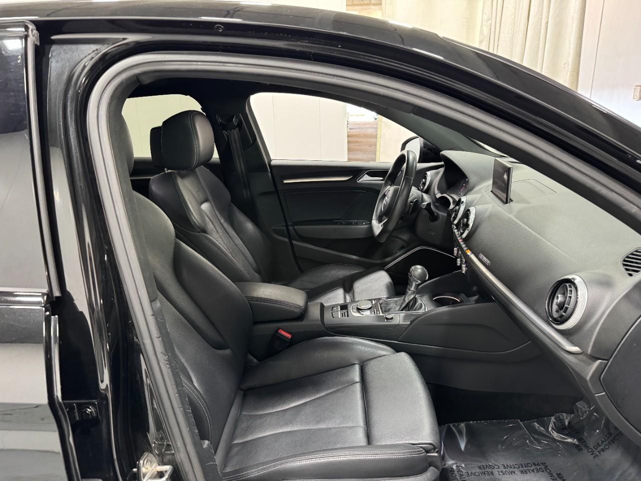 Audi A3 Sedan Vehicle Full-screen Gallery Image 18