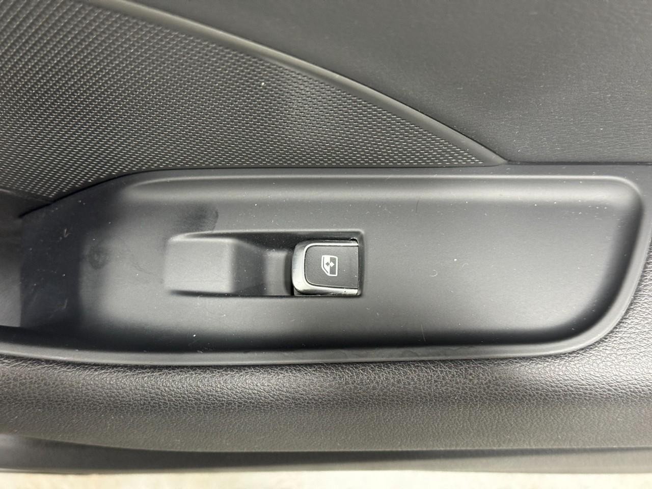 Audi A3 Sedan Vehicle Full-screen Gallery Image 22