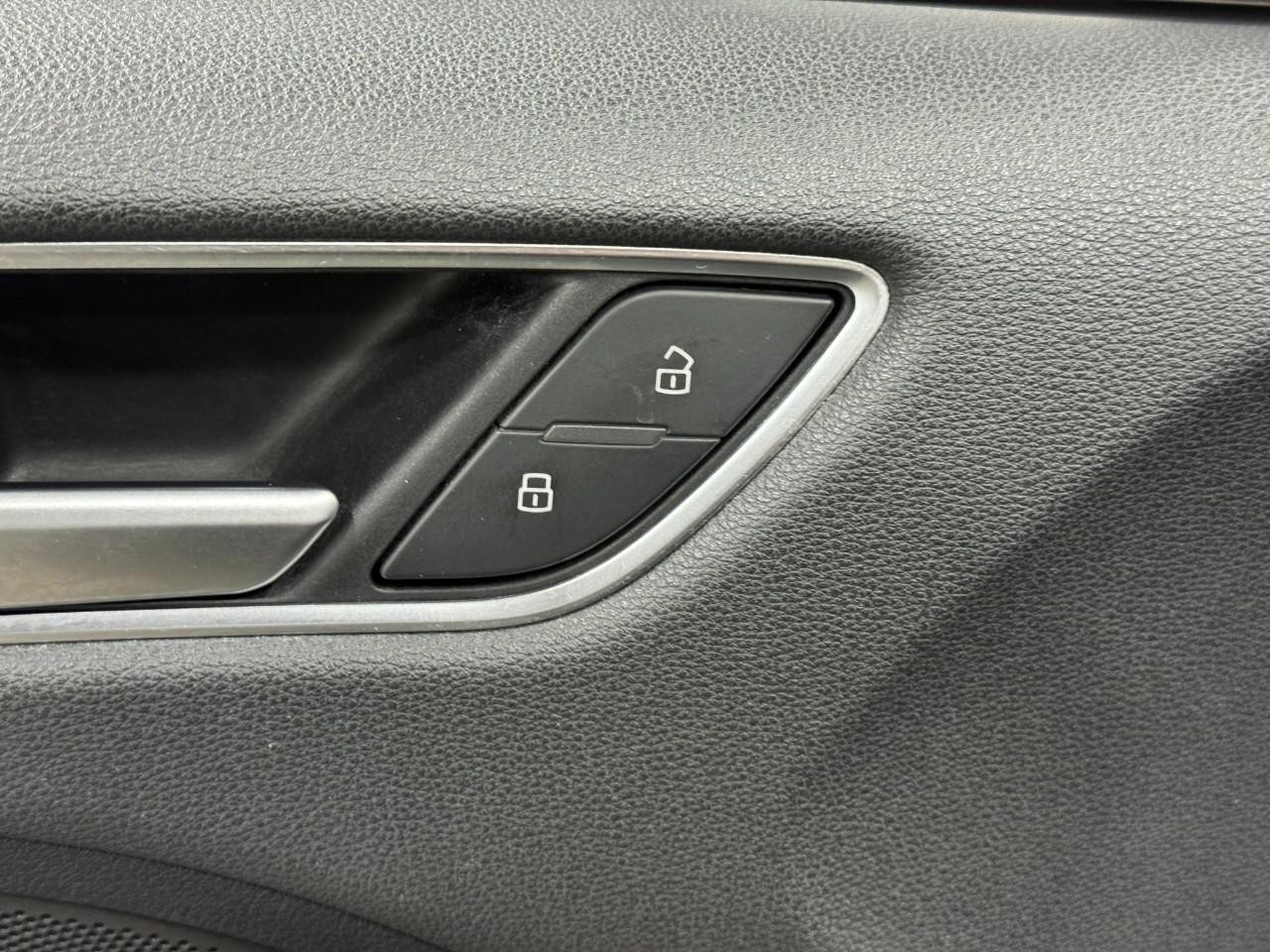 Audi A3 Sedan Vehicle Full-screen Gallery Image 23