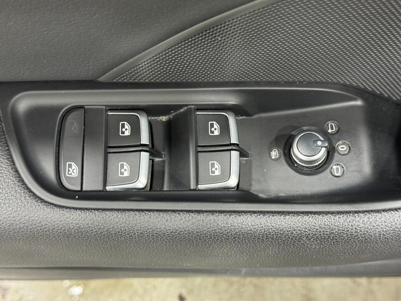 Audi A3 Sedan Vehicle Full-screen Gallery Image 24