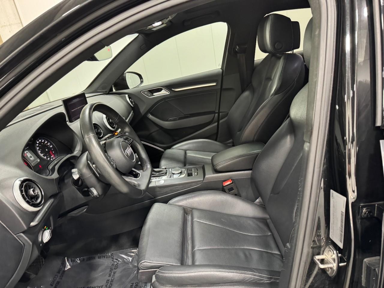 Audi A3 Sedan Vehicle Full-screen Gallery Image 27