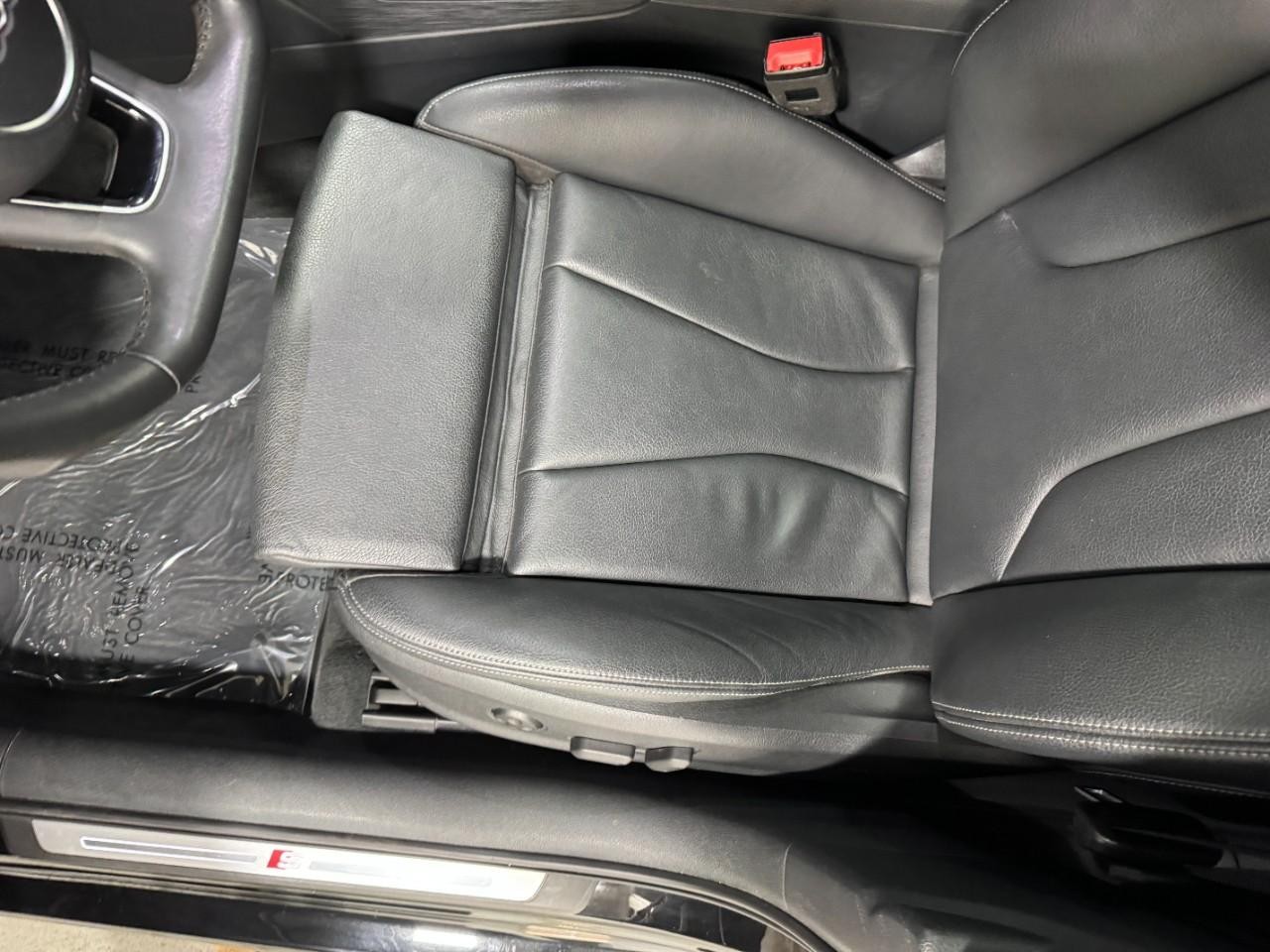 Audi A3 Sedan Vehicle Full-screen Gallery Image 28