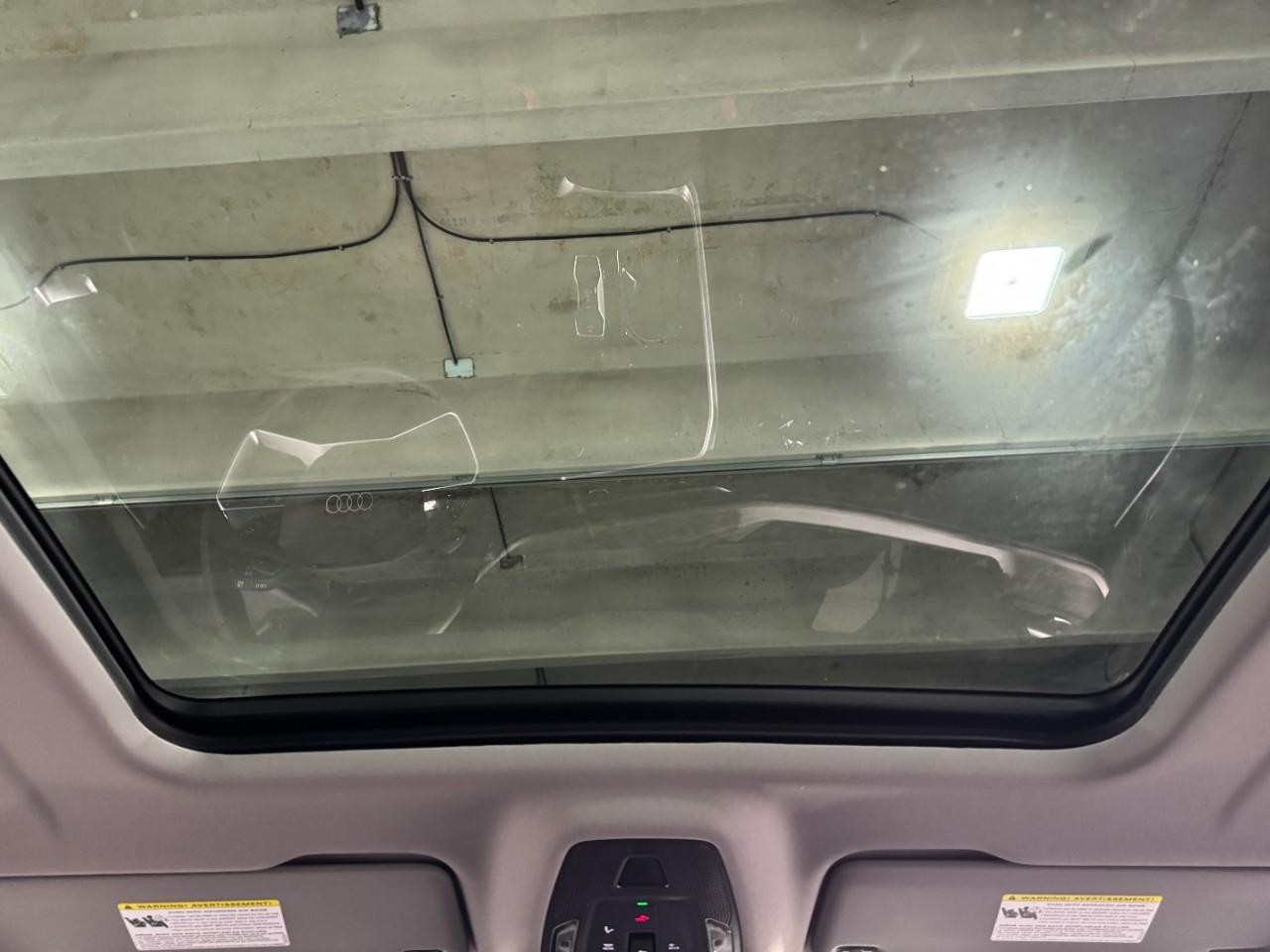 Audi Q5 Vehicle Full-screen Gallery Image 12