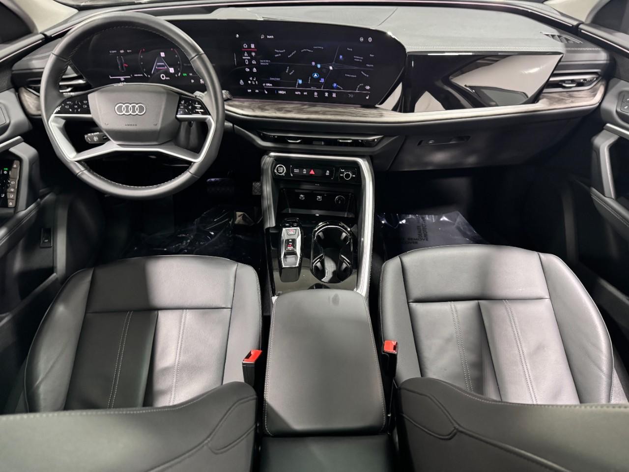 Audi Q5 Vehicle Full-screen Gallery Image 13