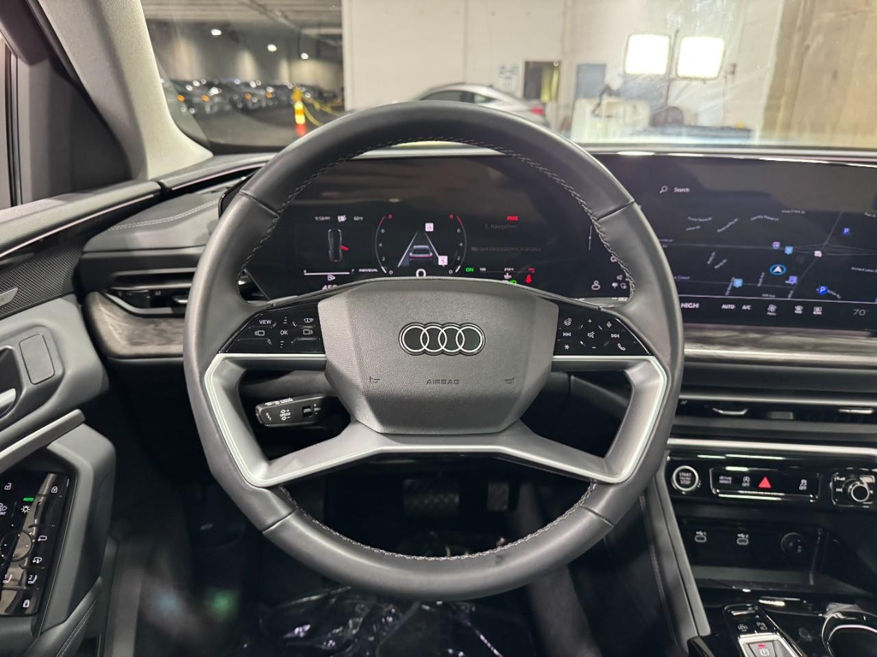 Audi Q5 Vehicle Full-screen Gallery Image 14