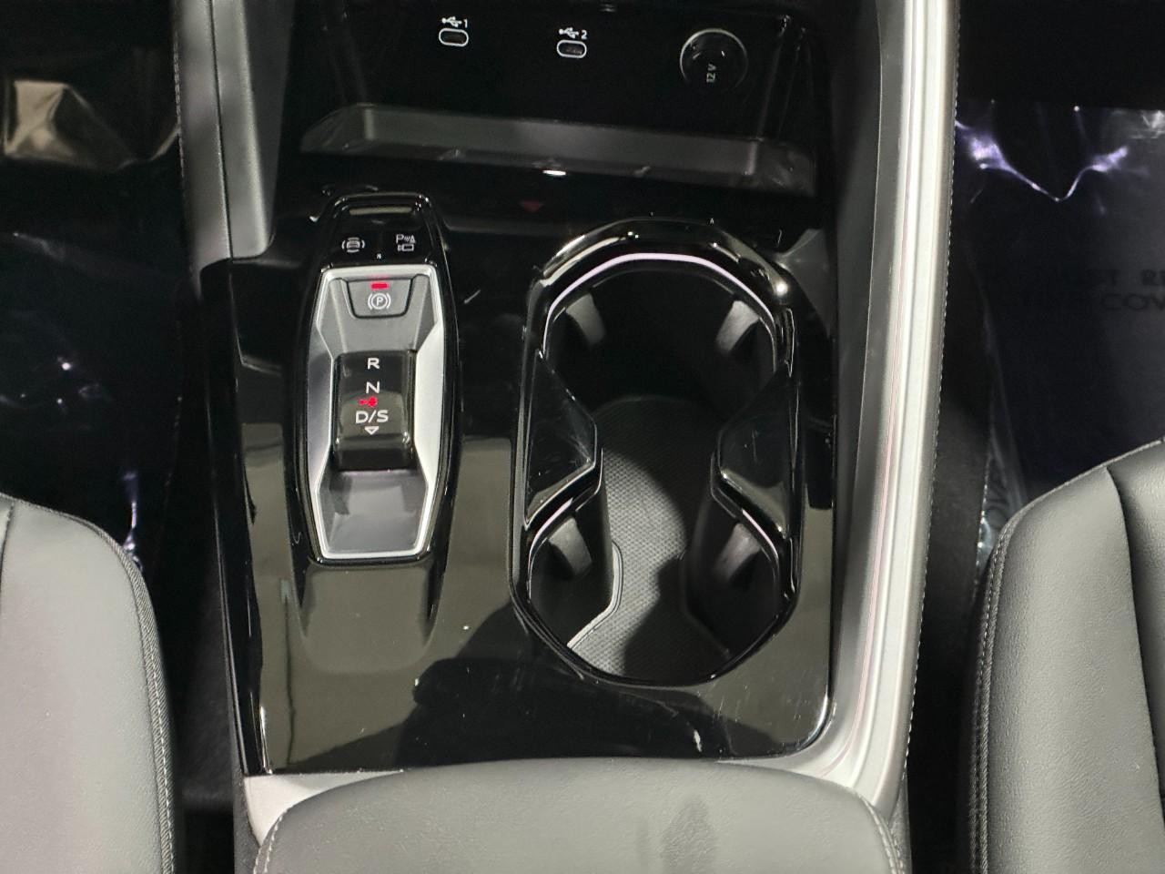 Audi Q5 Vehicle Full-screen Gallery Image 16