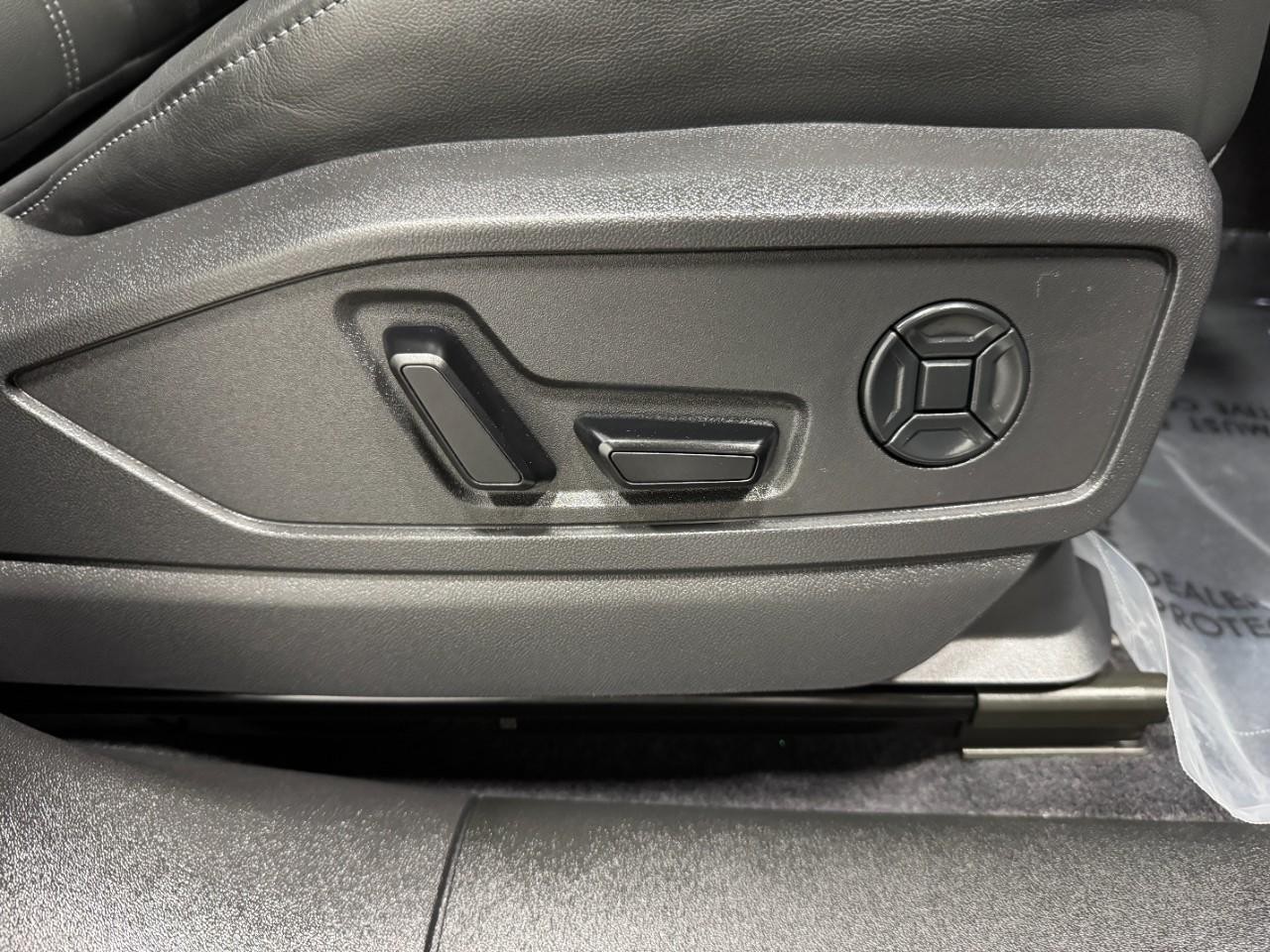 Audi Q5 Vehicle Full-screen Gallery Image 20