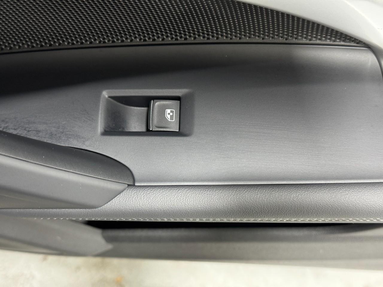 Audi Q5 Vehicle Full-screen Gallery Image 22