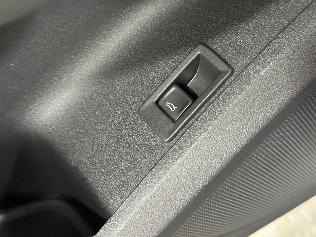 Audi Q5 Vehicle Full-screen Gallery Image 25