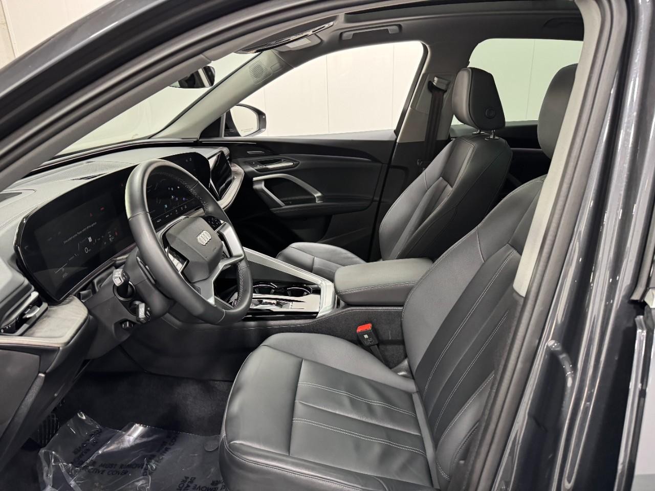 Audi Q5 Vehicle Full-screen Gallery Image 26