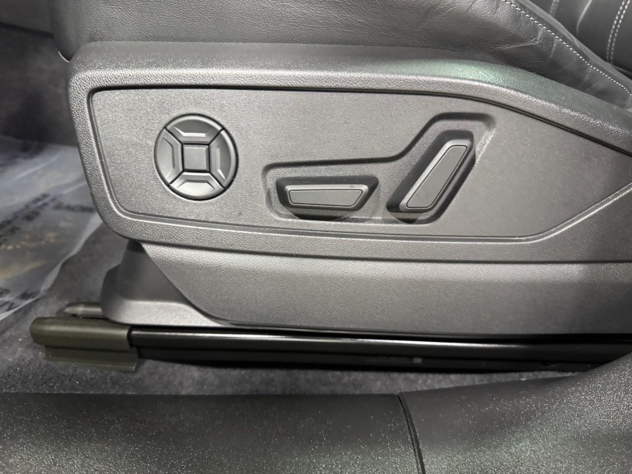 Audi Q5 Vehicle Full-screen Gallery Image 28