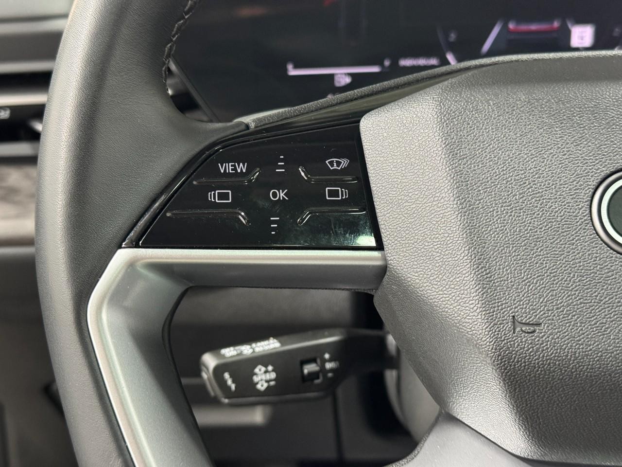 Audi Q5 Vehicle Full-screen Gallery Image 30