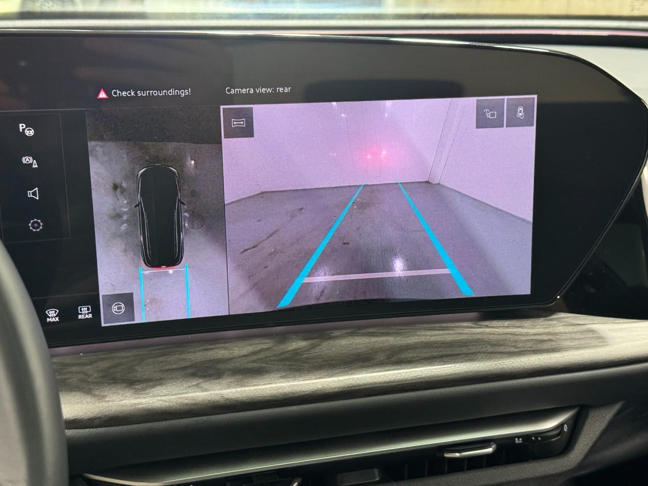 Audi Q5 Vehicle Full-screen Gallery Image 33