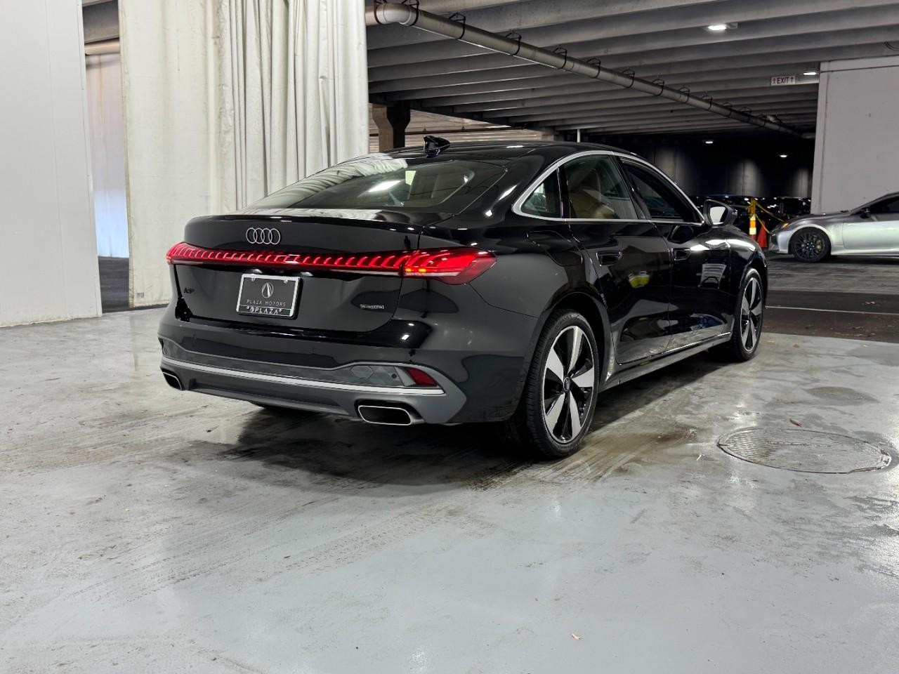 Audi A5 Vehicle Full-screen Gallery Image 4